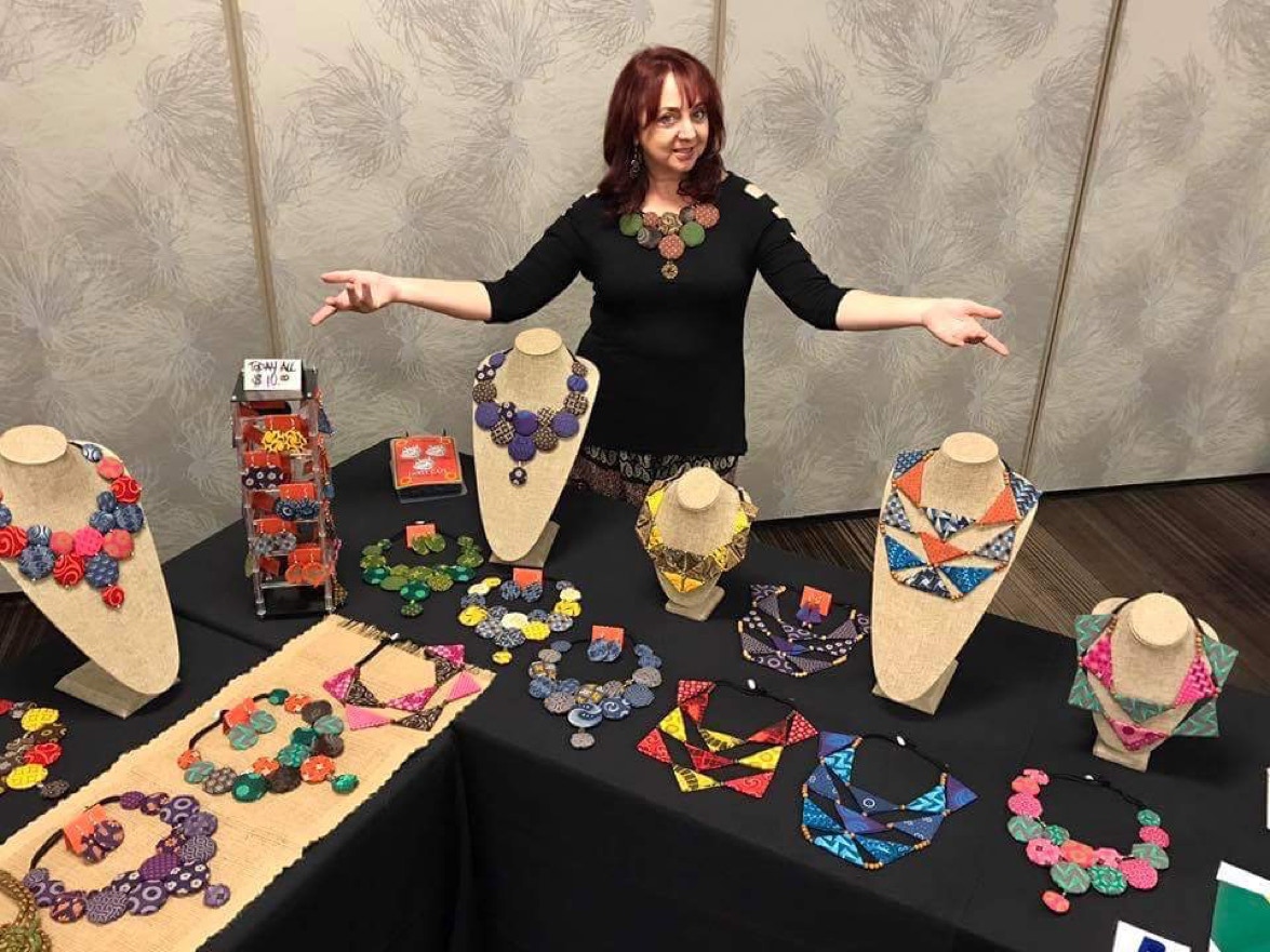 Table display of jewelry